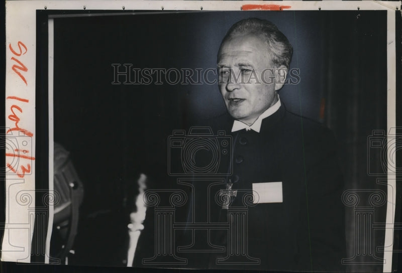 Load image into Gallery viewer, 1954 Press Photo Dr. Guenther Jacob at World Council of Churches, Illinois
