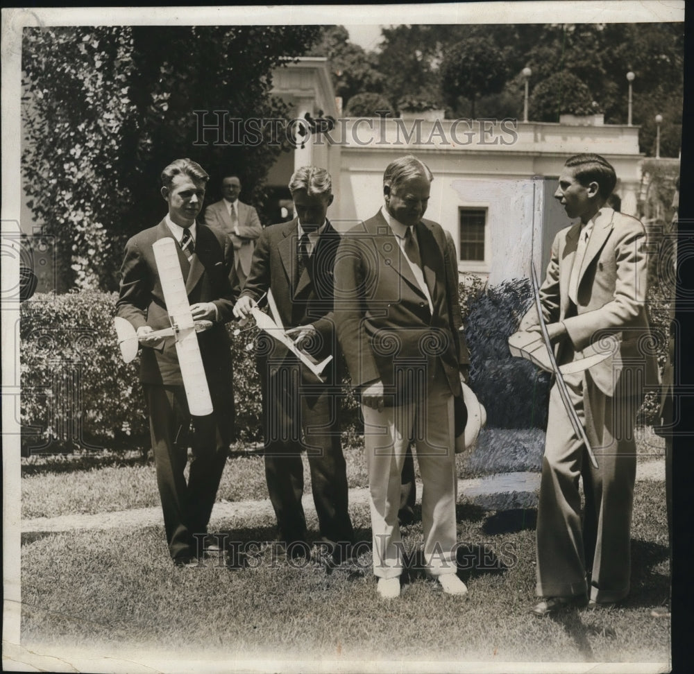 1931 Press Photo President Hoover and Emanuel Fernburg of Detroit (R)