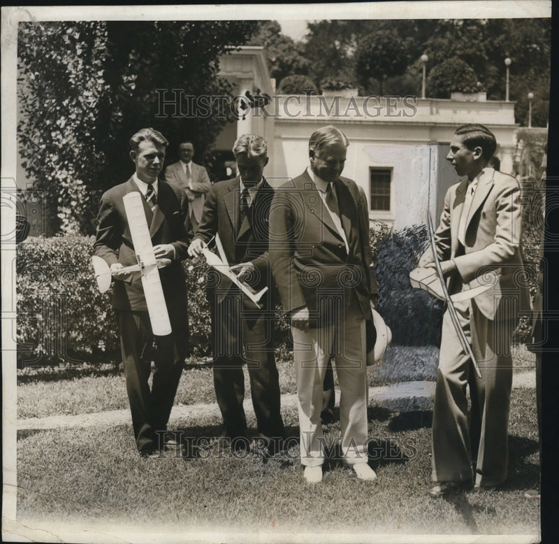 Load image into Gallery viewer, 1931 Press Photo President Hoover and Emanuel Fernburg of Detroit (R)
