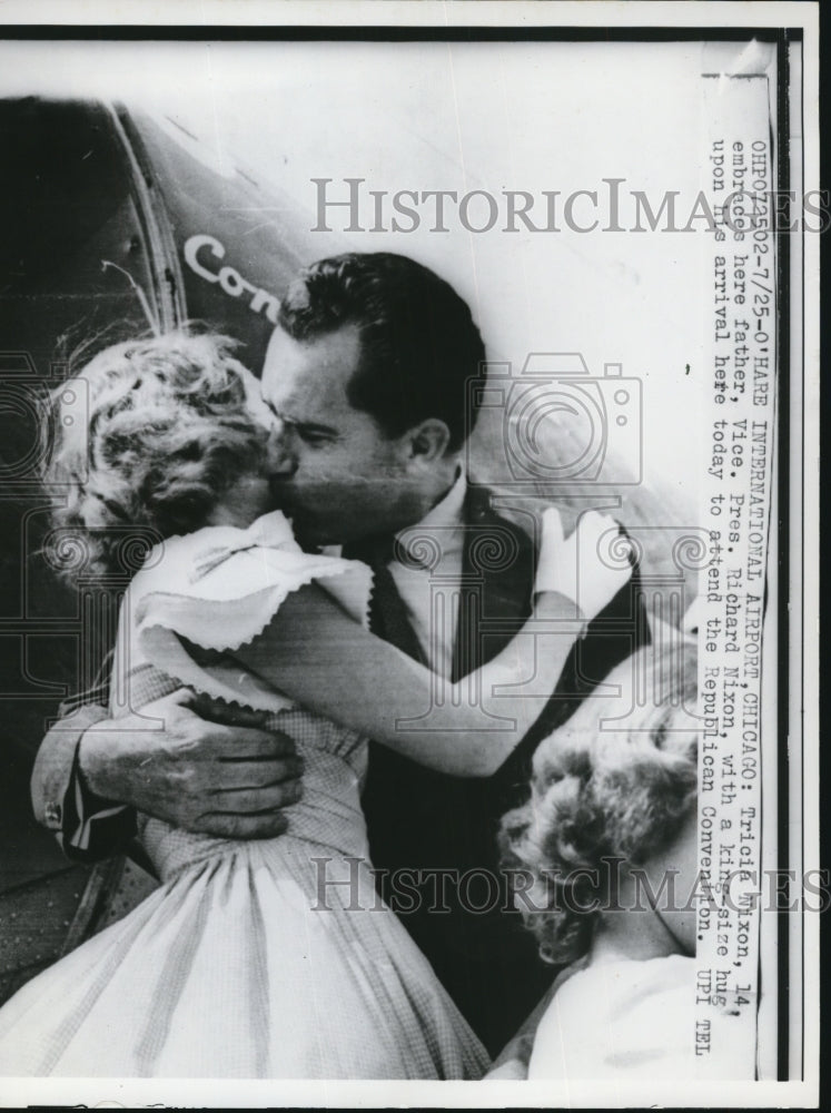 Load image into Gallery viewer, 1960 Press Photo Tricia Nixon Embraces her Father Vice-Pres Nixon With a Hug
