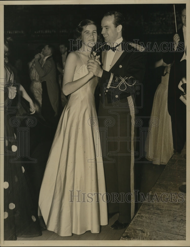 1938 Press Photo Louise Finch, T.E.V. Biddle Dancing - nef23531