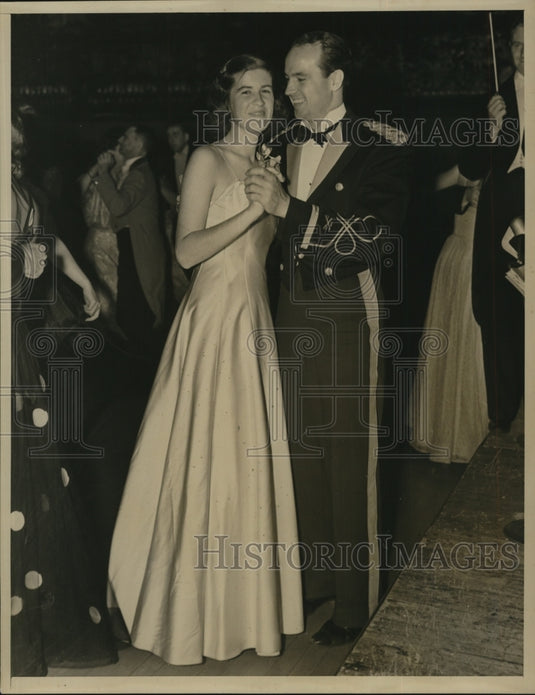 1938 Press Photo Louise Finch, T.E.V. Biddle Dancing - nef23531