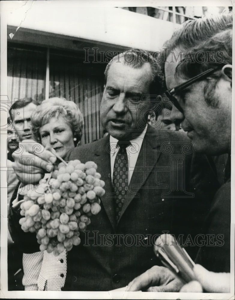 Load image into Gallery viewer, 1968 Press Photo GOP pres. nominee Richard Nixon at Fresno Convention Center
