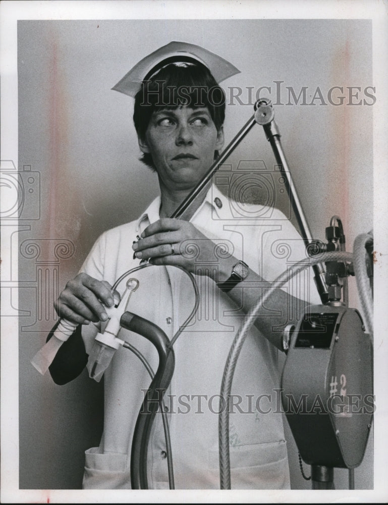 1967 Press Photo Mrs Marian Moir Registered Nurse - nef23856