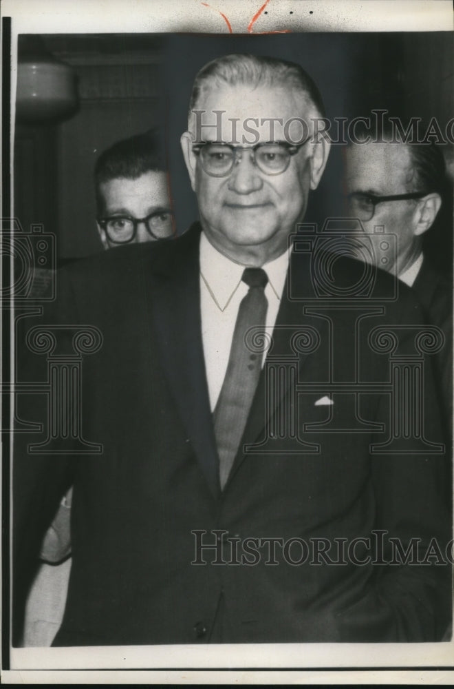 Load image into Gallery viewer, 1962 Press Photo Maynard C.Wheeler Pres.of the Commercial Solvents Co
