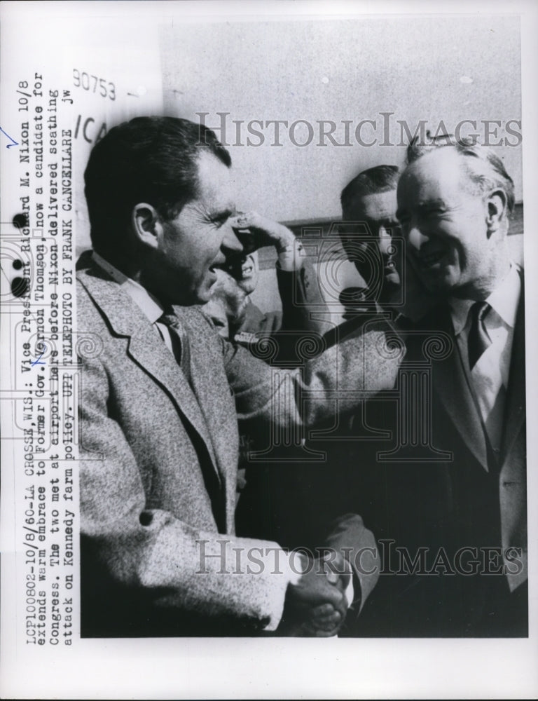 1960 Press Photo Richard Nixon Greets Vernon Thomson, La Crosse, Wisconsin