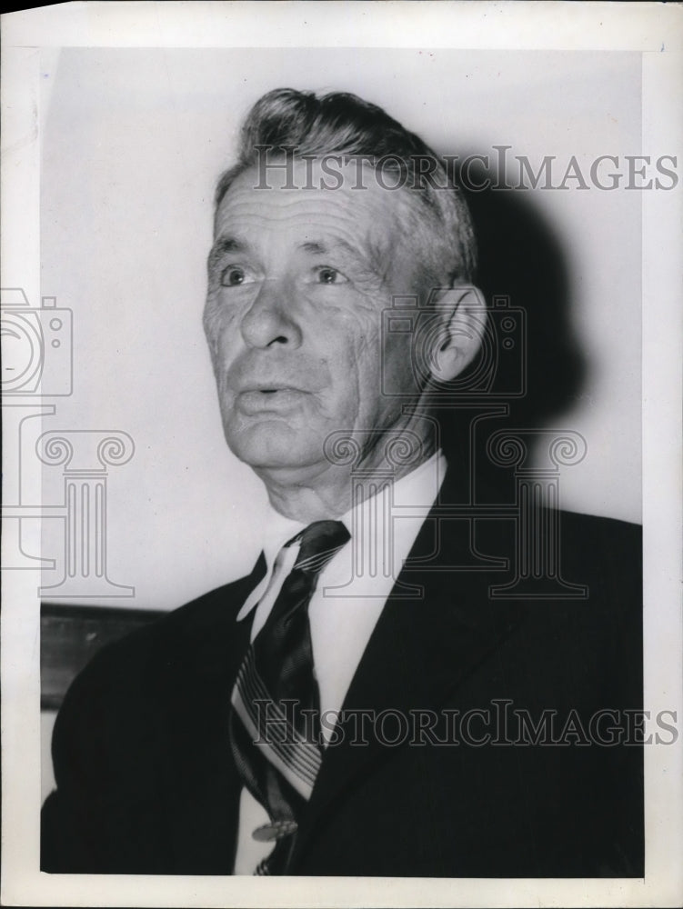 1943 Press Photo Lawrence Hutchins Testifies in Jack Dempsey Trial, White Plains