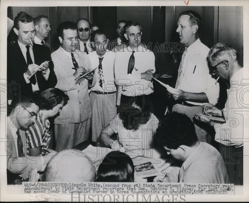 Load image into Gallery viewer, 1951 Press Photo Lincoln White Reports Gen Ridgeway Asks to Negotiate Armistice
