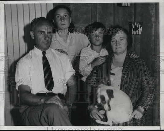 1934 Press Photo Frank Christian Hoff Homeless & Penniless Deportation Next