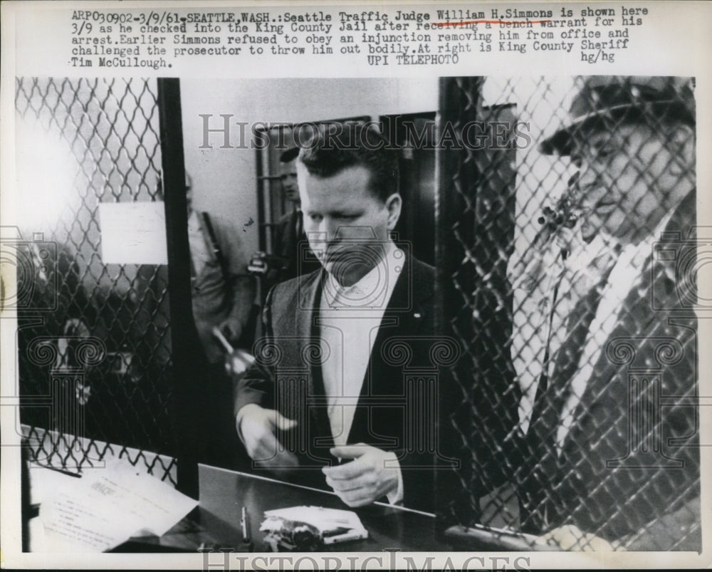 1961 Press Judge William H Simmons Checks Into King County Jail After Bench Warr