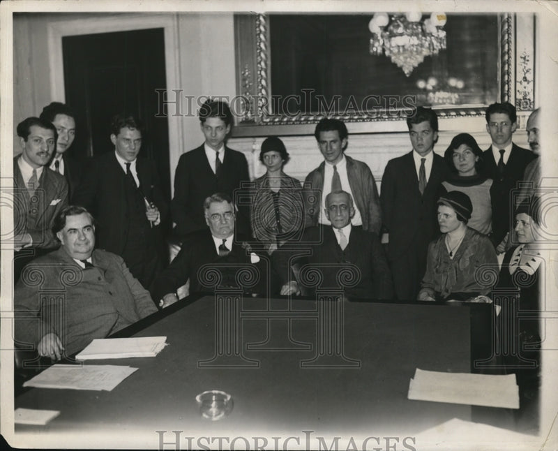 Load image into Gallery viewer, 1932 Press Photo College Student complain to Senators on Coal Mining in Kentucky
