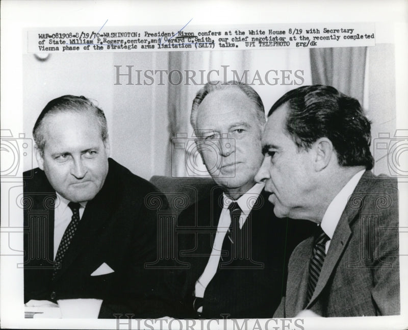 Load image into Gallery viewer, 1970 Press Photo Pres.Richard Nixon with Sec of State William P.Rogers
