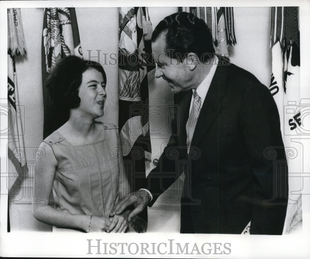 1969 Press Photo Pres. Richard Nixon greets Nagla Hilmi at the White House