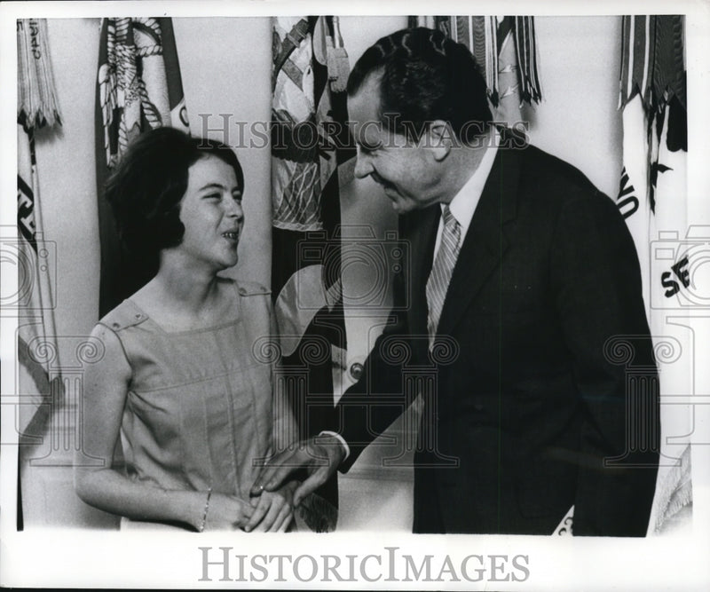 Load image into Gallery viewer, 1969 Press Photo Pres. Richard Nixon greets Nagla Hilmi at the White House
