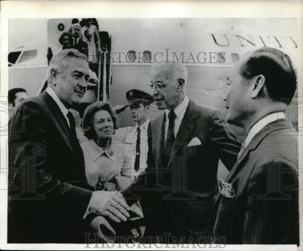 1972 Press Photo John B Connally Greeted By Ellsworth Bunker (C) On Arrival Here