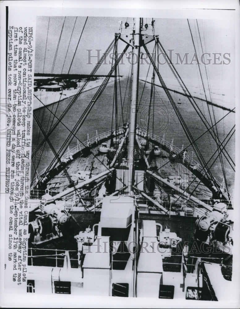 1956 Press Photo Ship Makes Its Way Through Suez Canal After Pilots Left Jobs- Historic Images