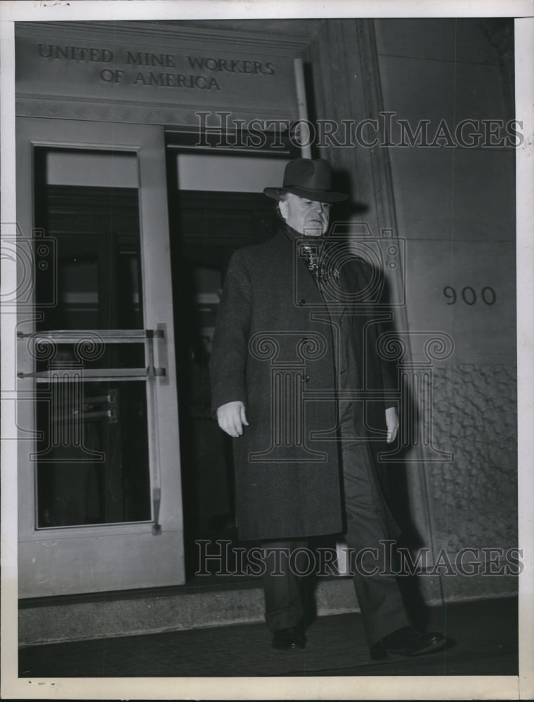 1947 Press Photo John L Lewis Leaving His Office Tonight - nef24369