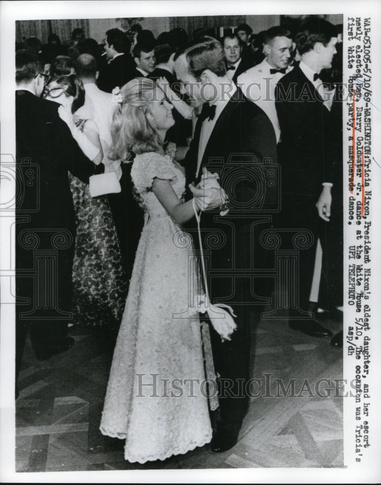 Load image into Gallery viewer, 1969 Press Photo Tricia Nixon and her escort Rep.Harry Goldwater Jr.
