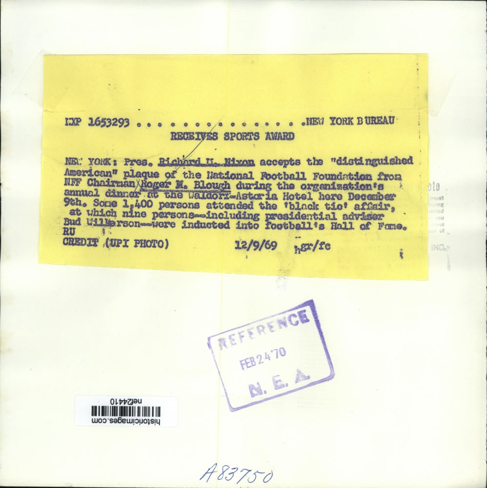 1969 Press Photo Pres.Richard Nixon accept Sports Award from Roger M.Blough