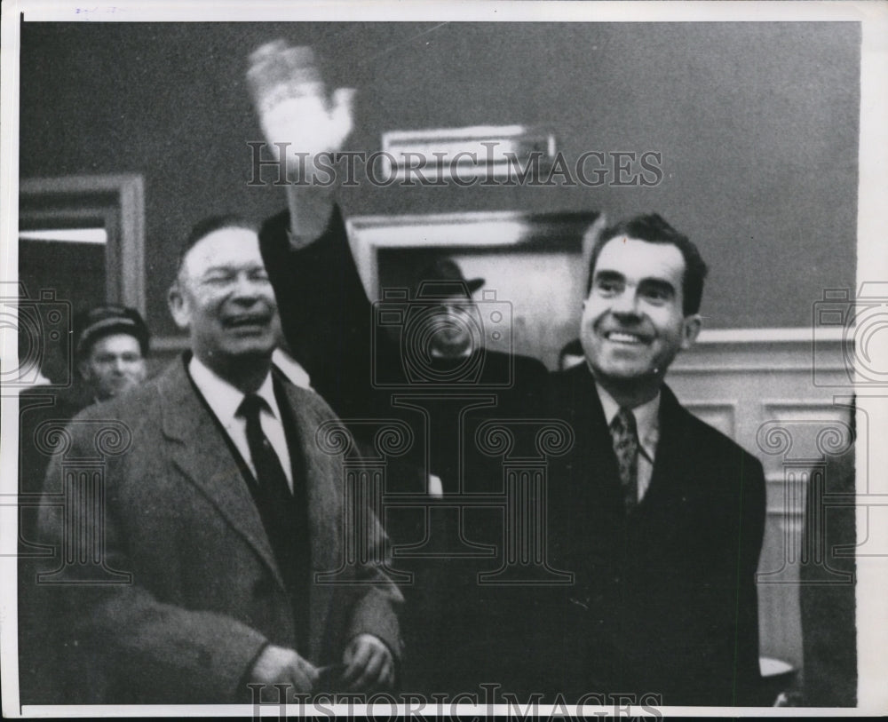 1958 Press Photo Vice-Pres Nixon Waves at Faithful Party In Hotel Lobby