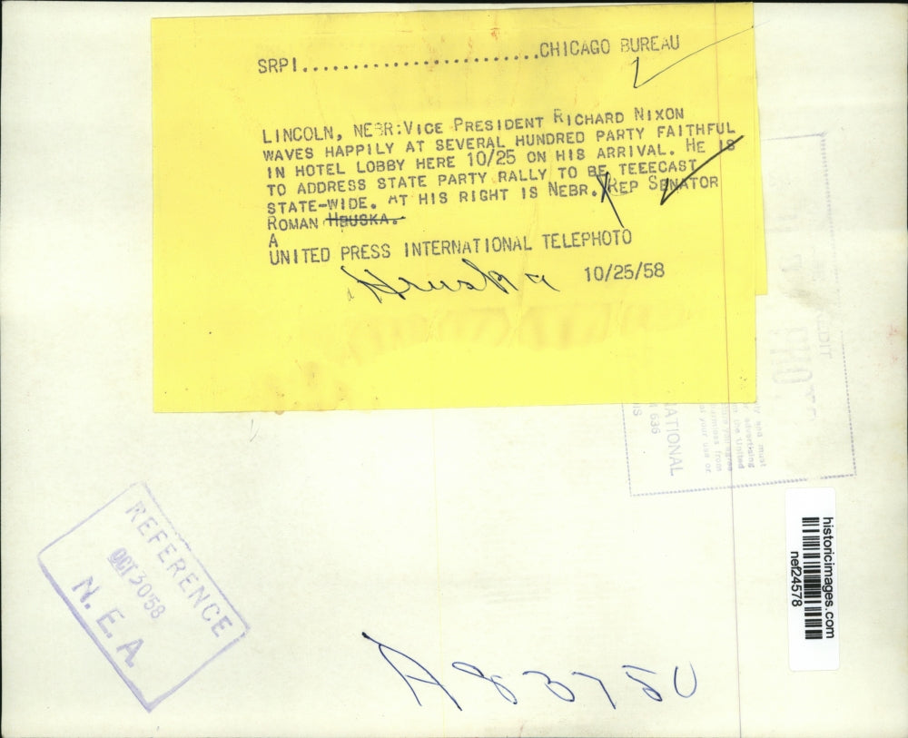 1958 Press Photo Vice-Pres Nixon Waves at Faithful Party In Hotel Lobby