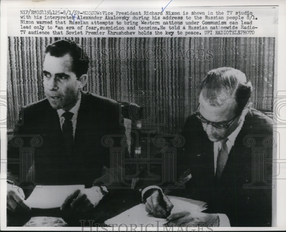 1959 Press Photo Vice-Pres Nixon Shown With His Interpreter Alexander Akalovsky