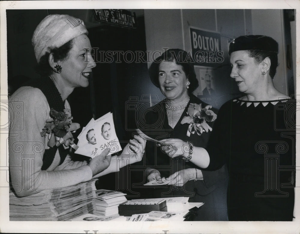 1958 Press Photo Mrs. William Saxbe (Left) - nef24596