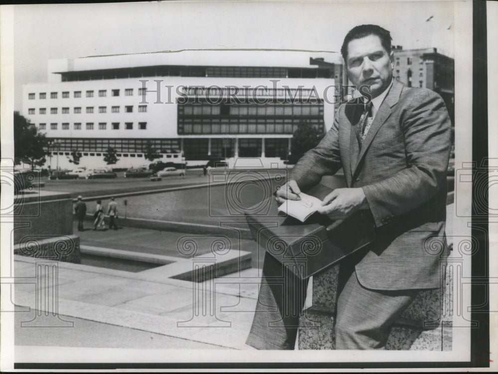1957 Press Photo James R. Hoffa During Lunch Recess of Senate Labor Rackets Comm