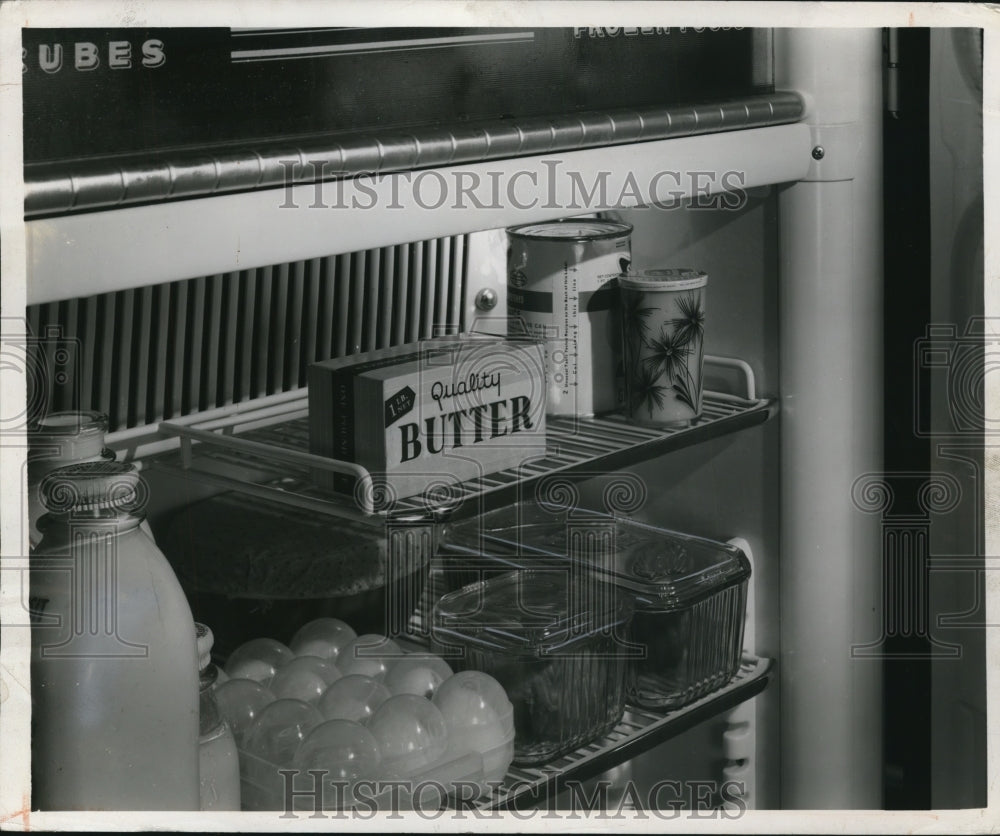 1947 Press Photo Preventing Refrigerator Storage - nef24620