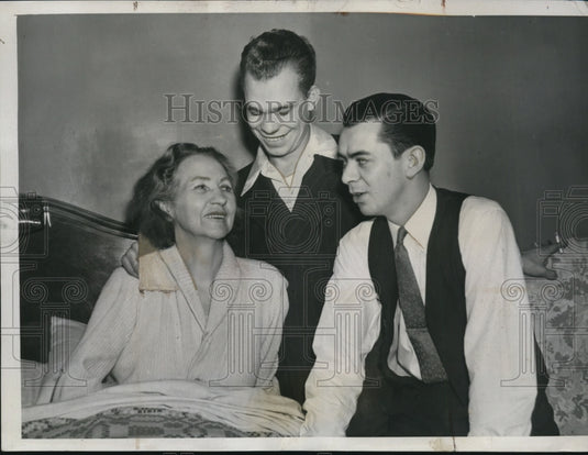 1940 Press Photo Mrs Louise Schneider And Two of Her 47 Wards - nef24621
