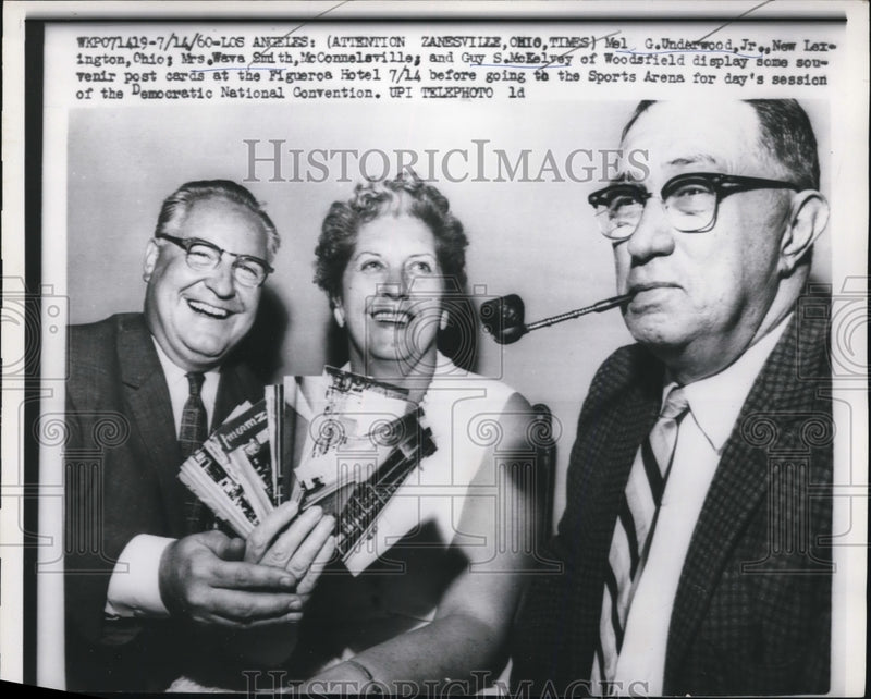 Load image into Gallery viewer, 1960 Press Photo Democratic National Convention Delegates Holding L.A. Postcards
