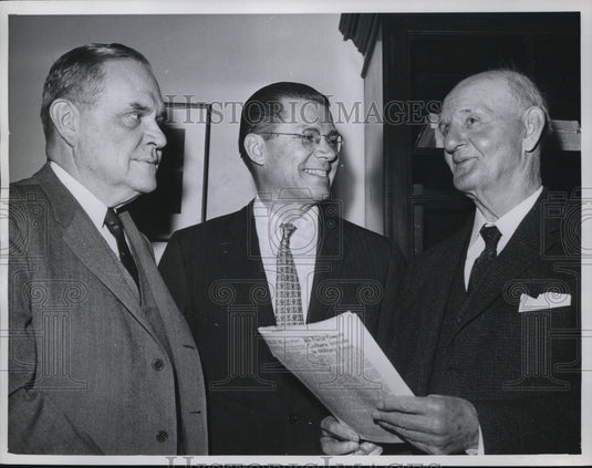 1961 Press Photo McNamara (Center) - nef24704