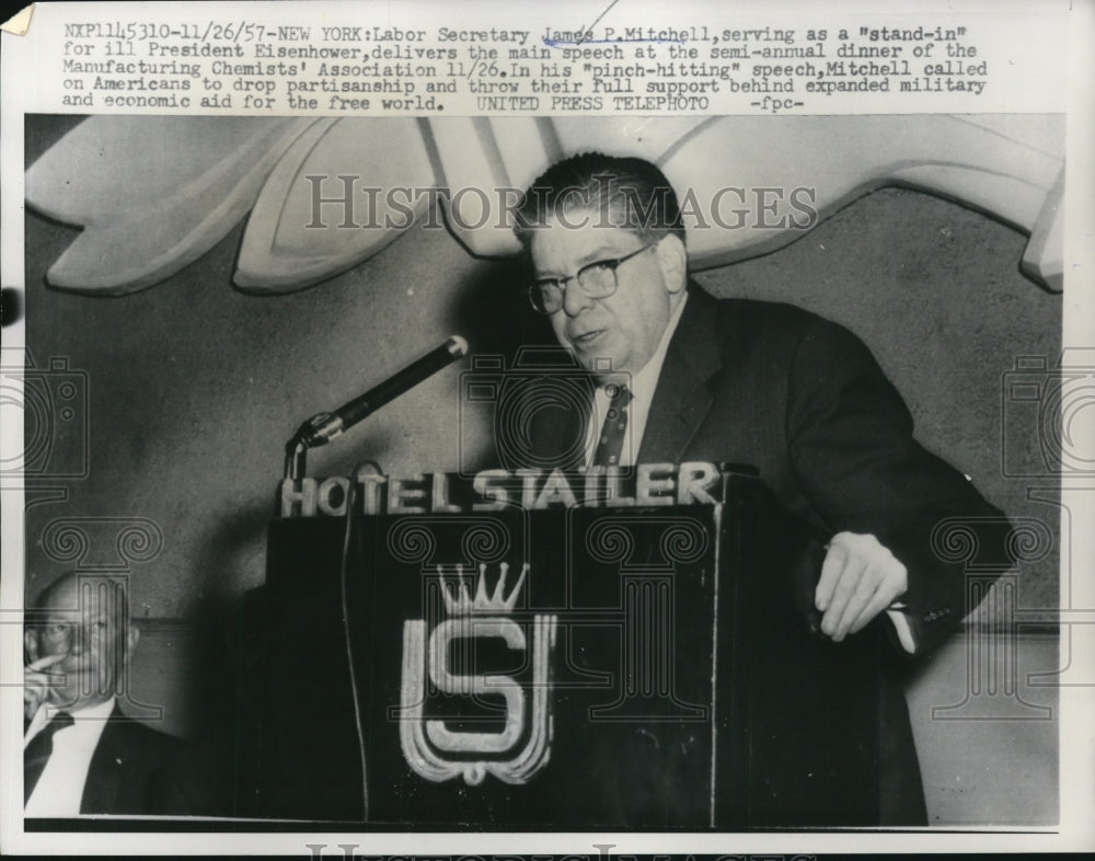 1957 Press Photo James P. Mitchell at Manufacturing Chemists' Association Dinner
