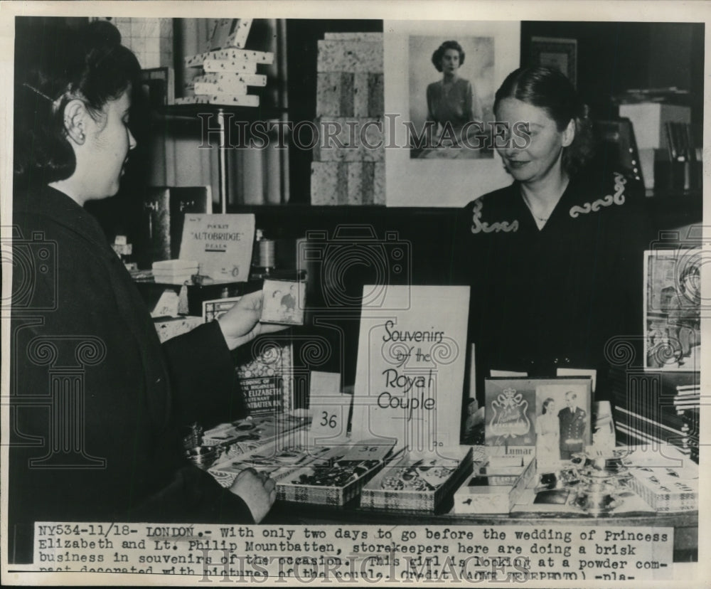 1947 Press Photo Souvenir Shop for Royal Coronation, London, England - nef24754