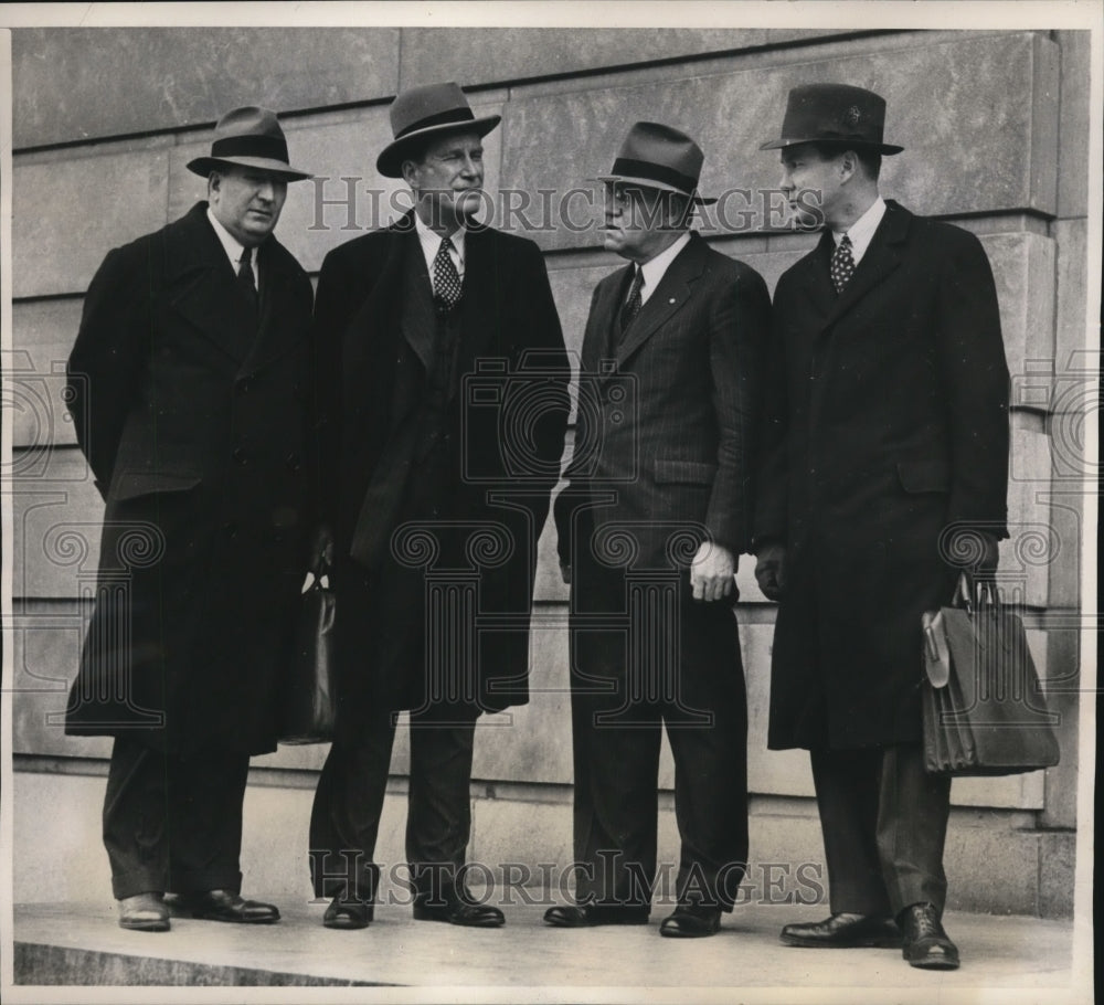 1940 Press Photo John D. Hamilton & Group at Republican National Convention Site