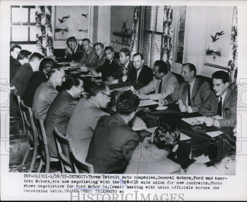 Load image into Gallery viewer, 1955 Press Photo Ford Motors negotiating with CIO auto union for new contracts.
