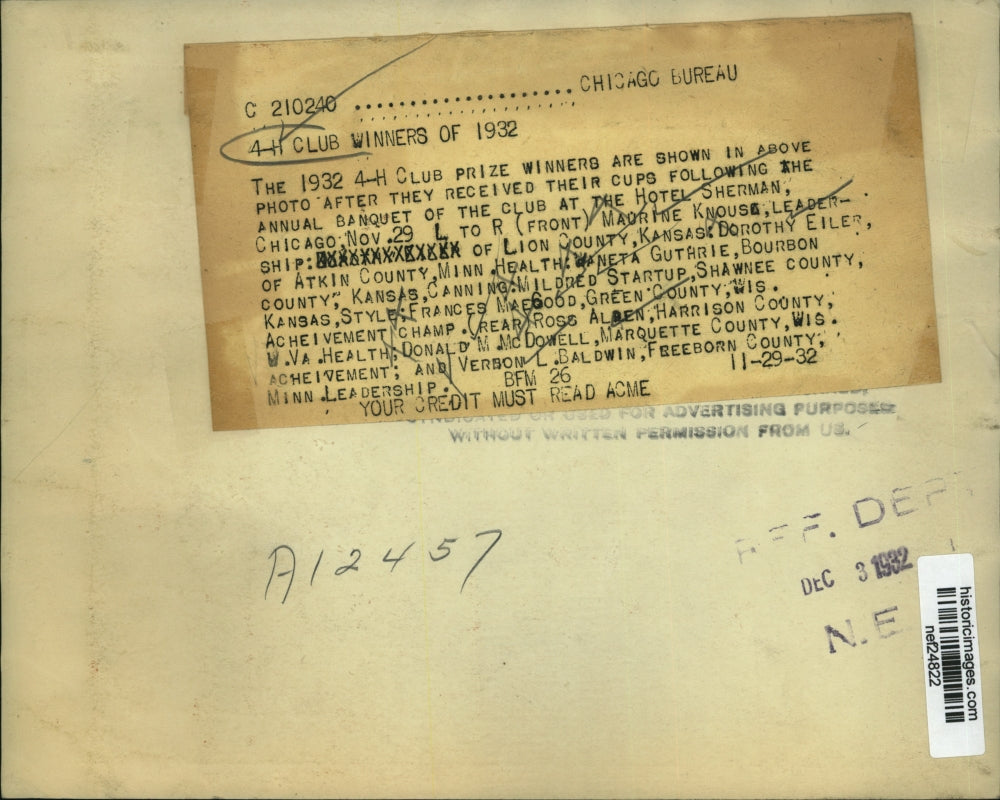 1932 Press Photo 1932 4-H Club Prize Winners received their Cups - nef24822