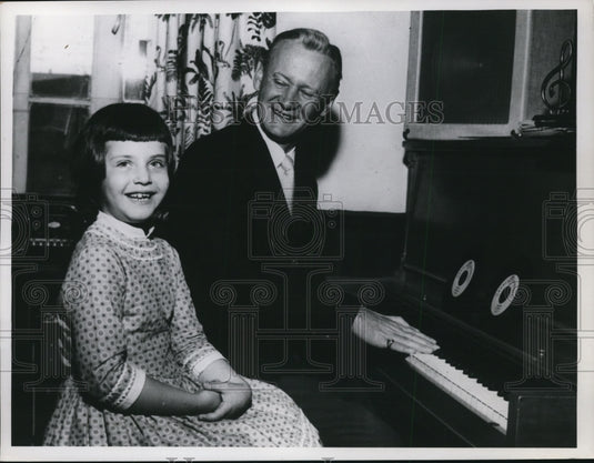 1959 Press Photo Sammy Kaye,American Bandleader with Lauria Jay - nef24823