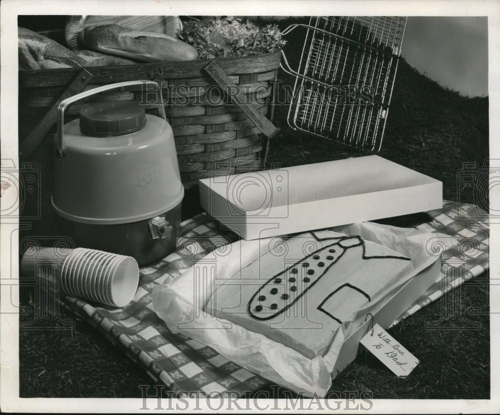 1962 Press Photo Shirt & Polka Dot Necktie Cake for Father's Day Picnic
