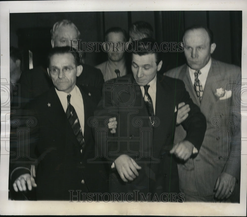 1950 Press Photo Arthur Marino Leaving Court in Chicago - nef24893