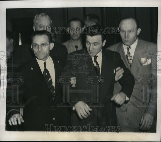 1950 Press Photo Arthur Marino Leaving Court in Chicago - nef24893