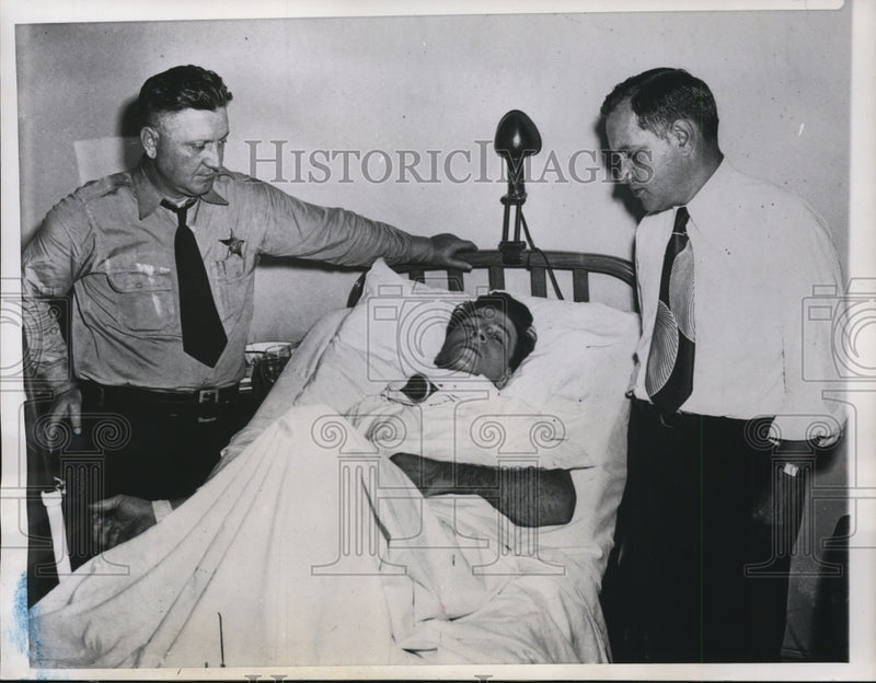 Load image into Gallery viewer, 1949 Press Photo Arthur Marino Questioned by Police in Chicago Hospital
