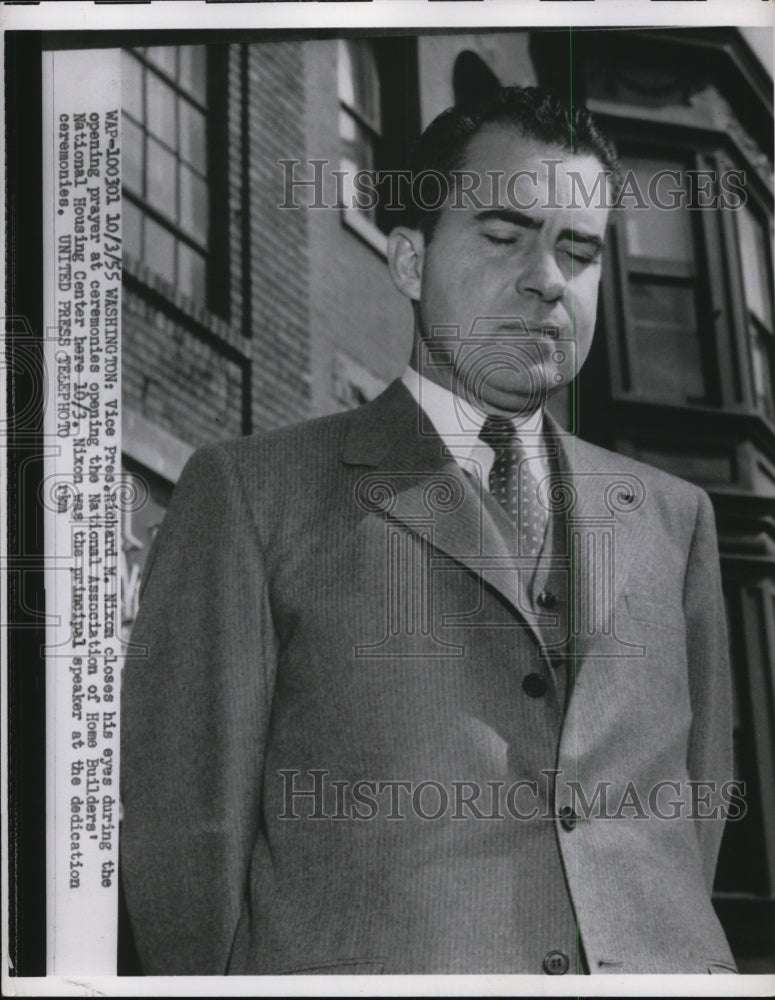 Load image into Gallery viewer, 1955 Press Photo Richard Nixon During Prayer at Home Builders' Association Event
