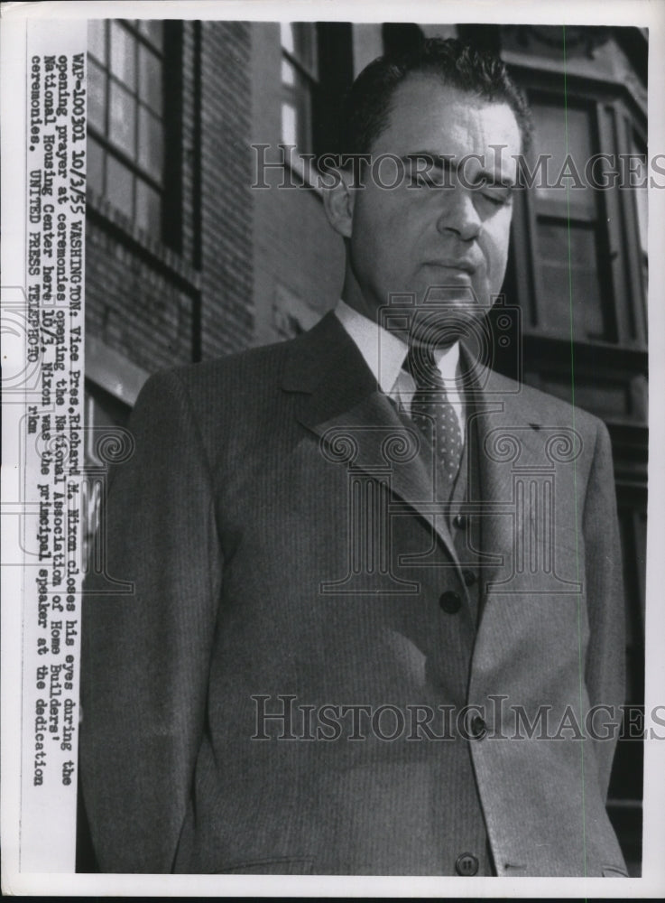 Load image into Gallery viewer, 1955 Press Photo Richard Nixon During Prayer at Home Builders' Association Event

