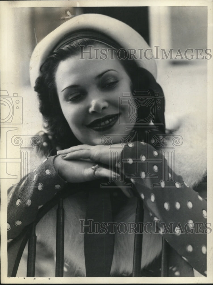 Load image into Gallery viewer, 1937 Press Photo Valeren Woodward of Miami, Florida to Marry Rudy Vallee

