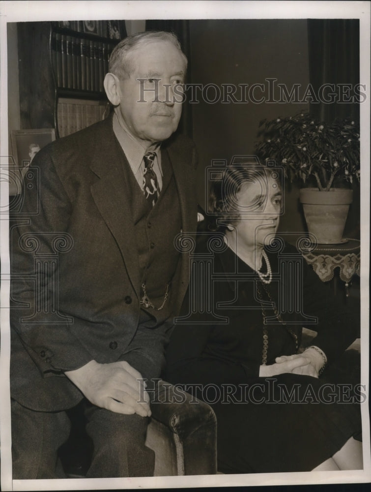 Load image into Gallery viewer, 1939 Press Photo Mr and Mrs.Archibald Llonel Lindesay inherits English Earldom
