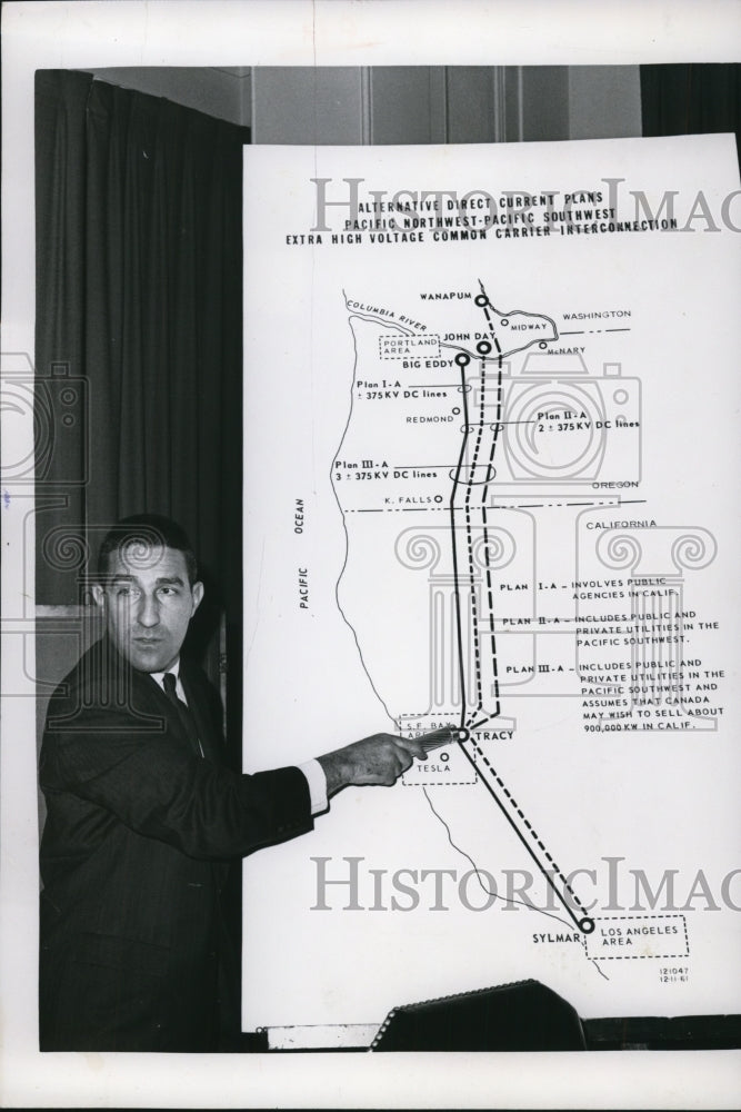 Load image into Gallery viewer, 1962 Press Photo Secretary Udall &amp; Proposed West Coast Paved Transmission Levee
