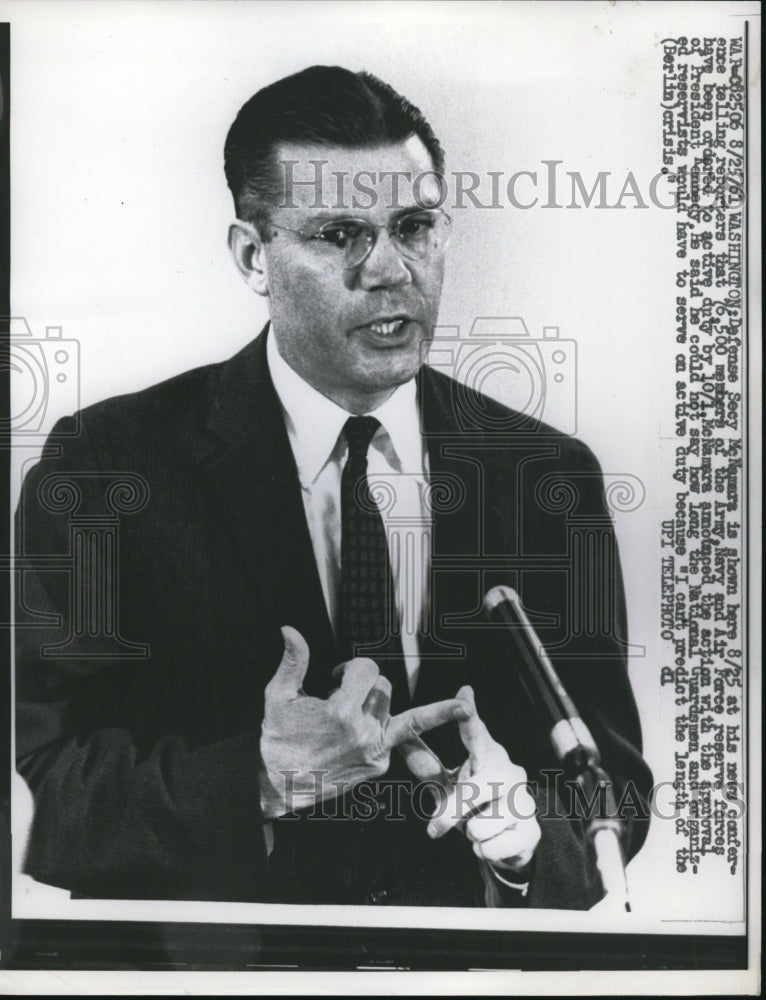 1961 Press Photo McNamara Shown at His News Conference - nef25241