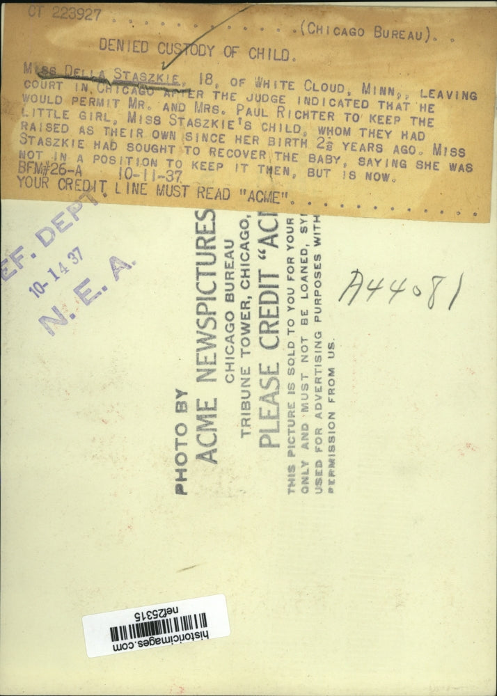 1937 Press Photo Della Staszkie Leaving Court in Chicago - nef25315