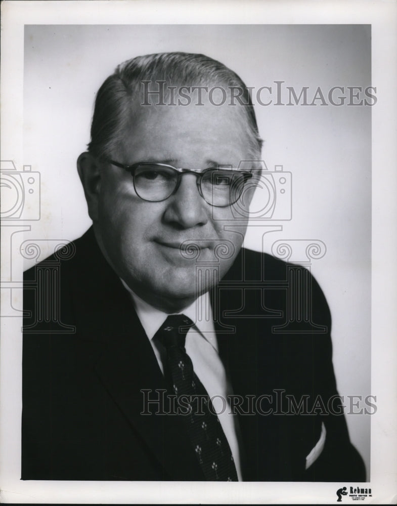 1960 Press Photo Maurice L. Stonehill President Optical Company - nef25340